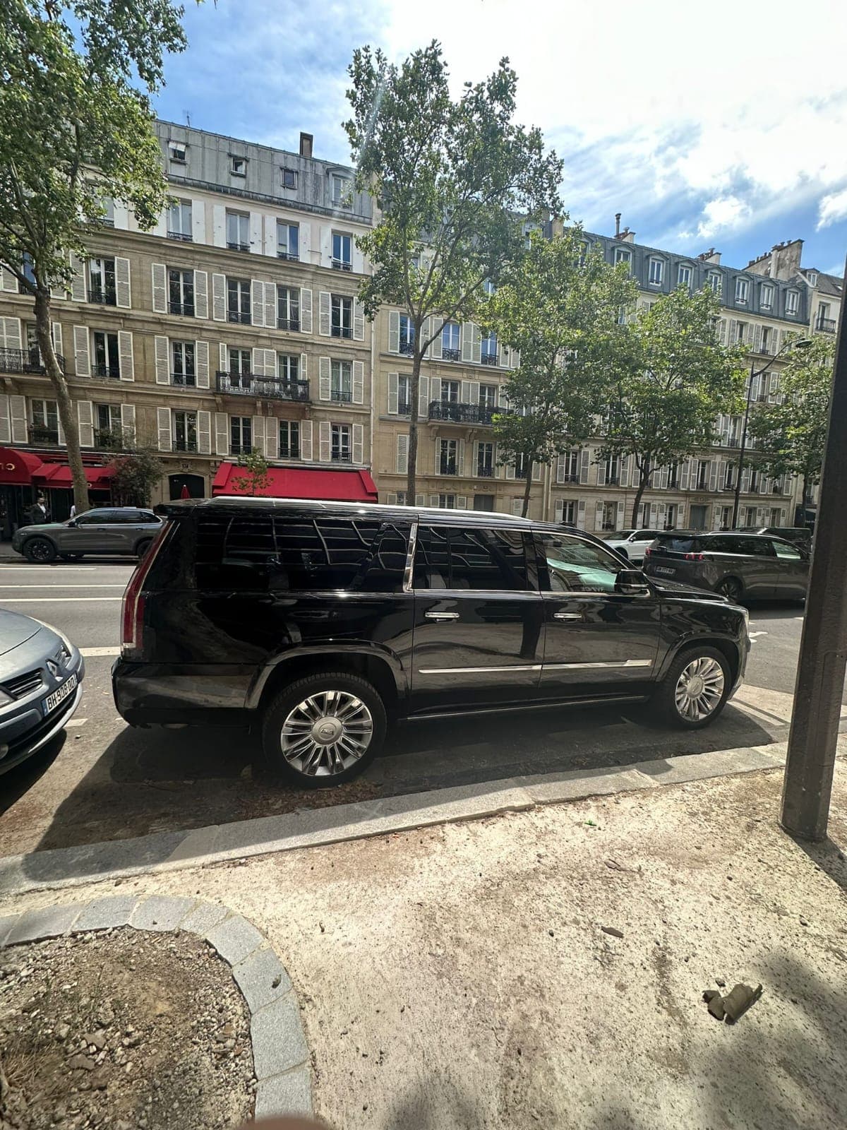 Cadillac Escalade ESV parked on a Paris avenue, the body style used for armoured executive builds